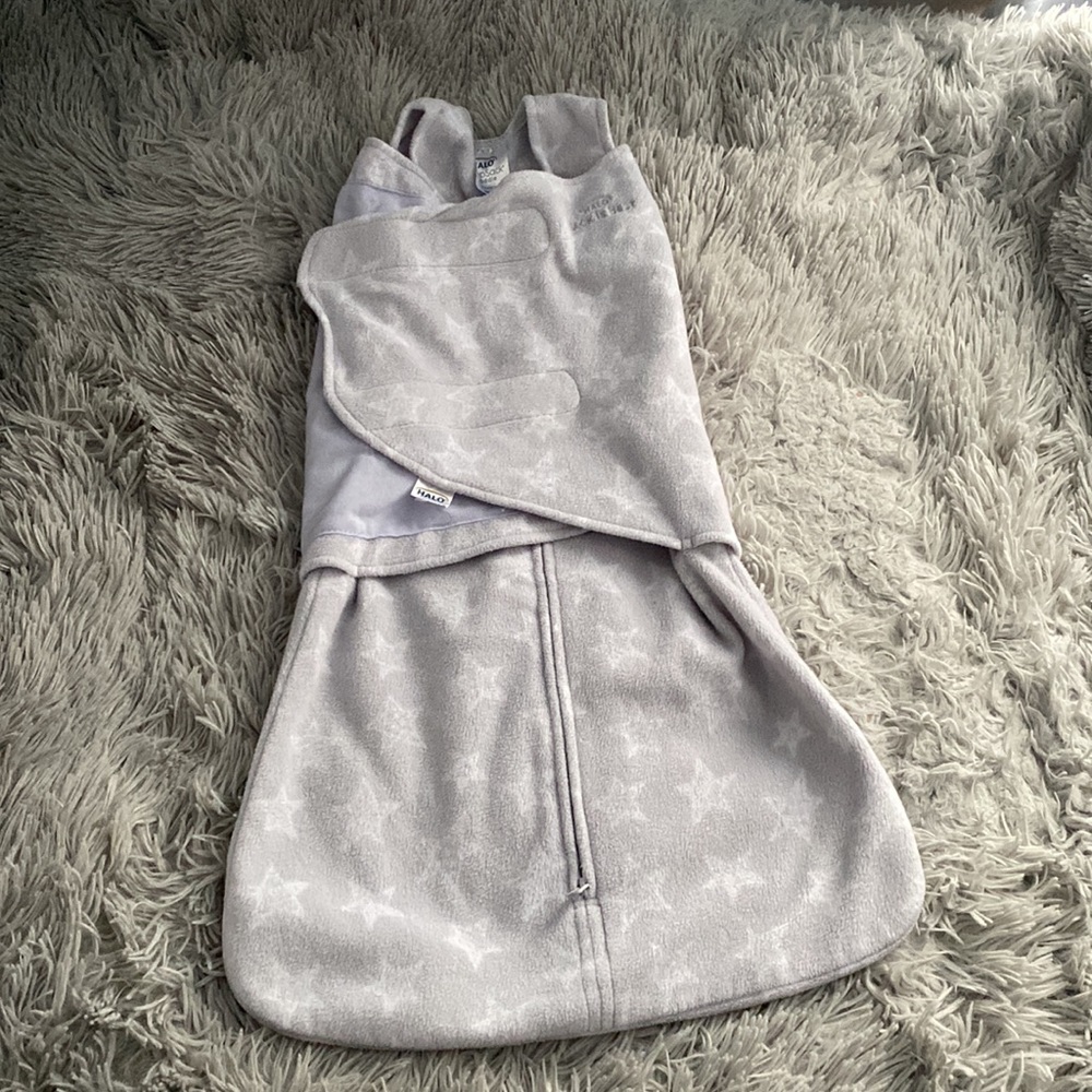 Fleece Swaddler Halo 3-6 months